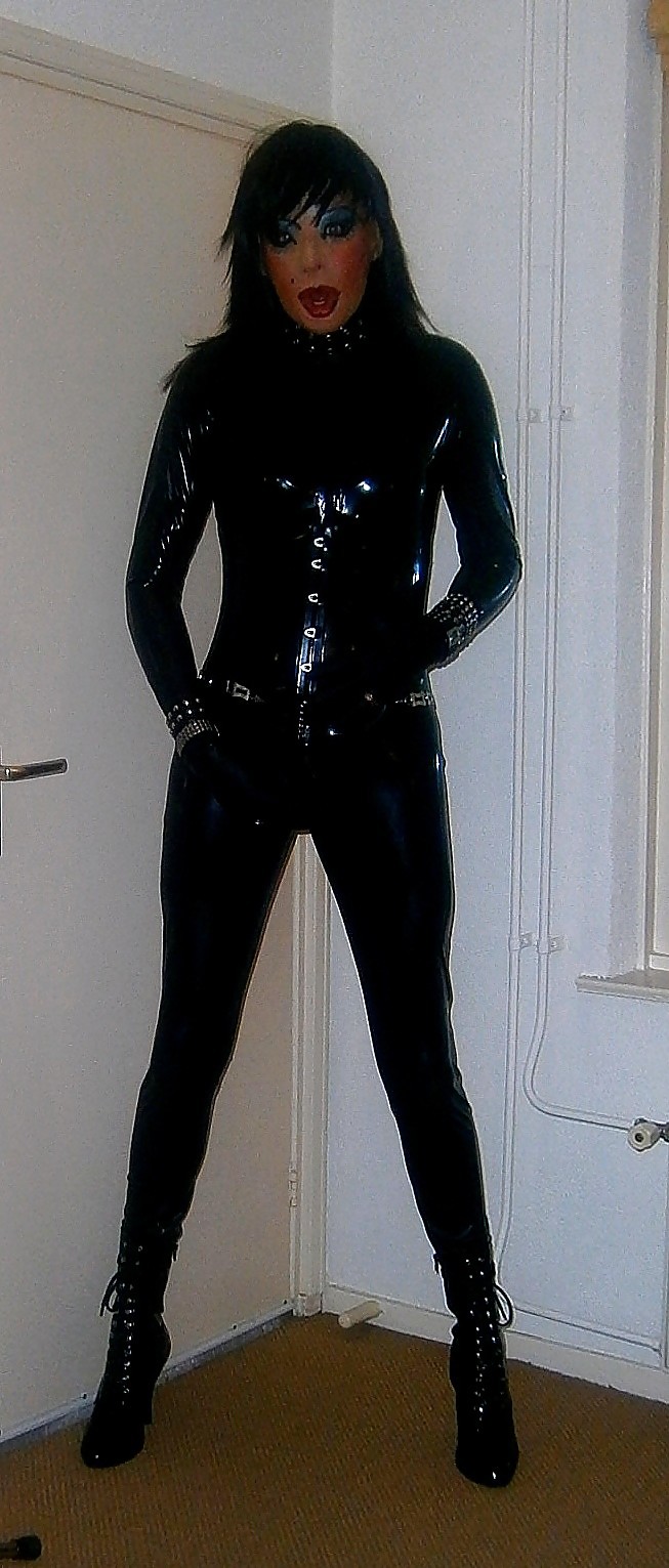 Kinky Latex-Puppe 4 #25212677