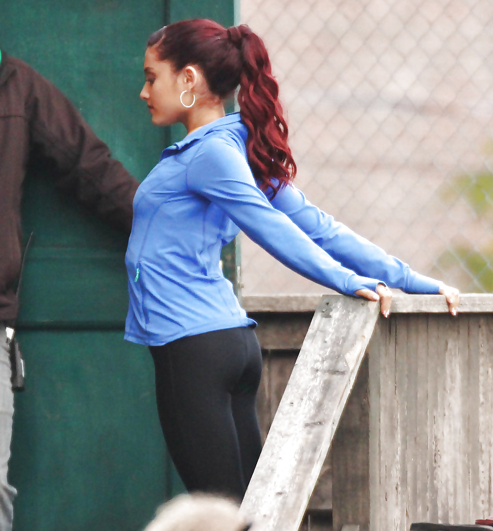 Ariana grande finge
 #24932317