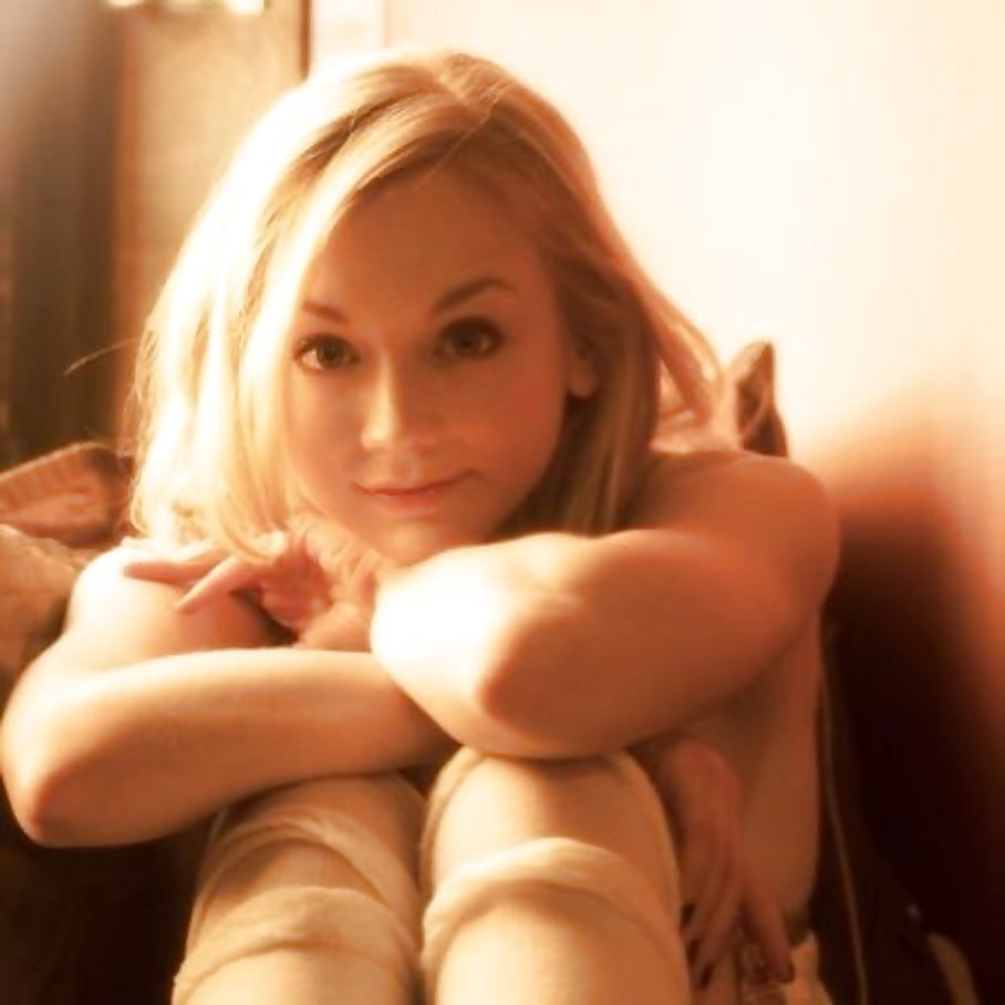 Emily Kinney #36860436