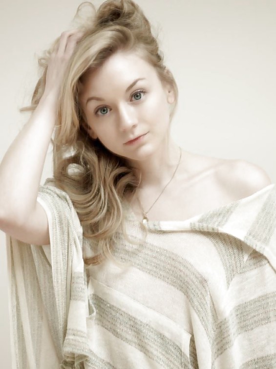 Emily Kinney #36860464