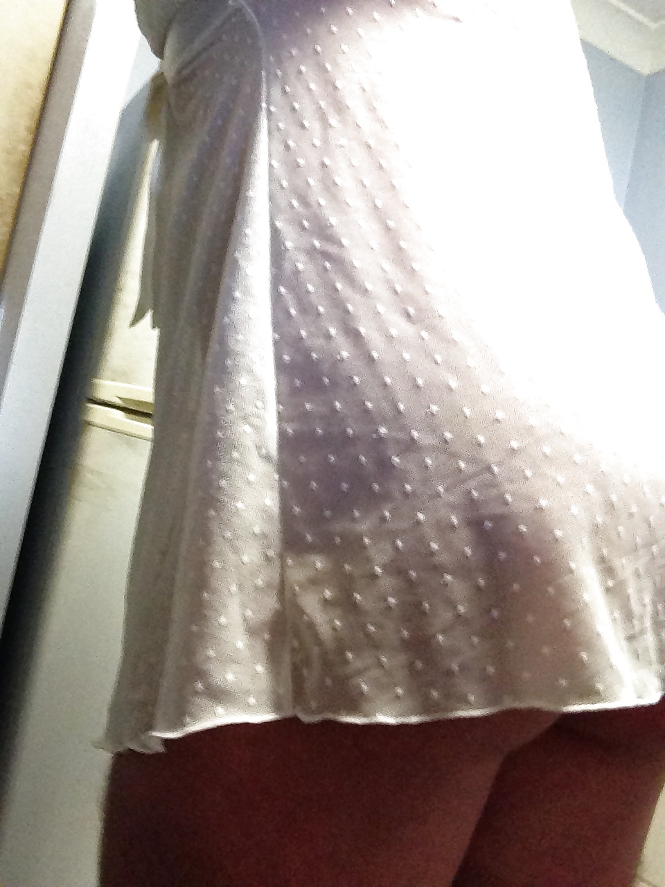 シースルーのドレスを着た妊娠したティーンの尻軽女
 #39918856