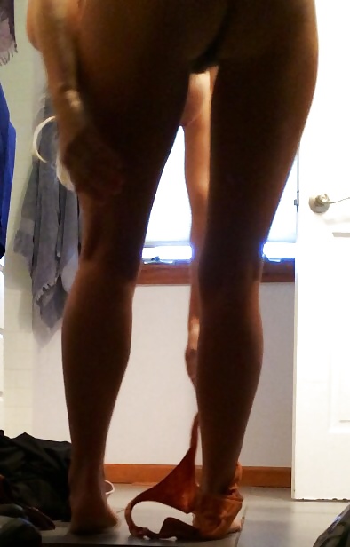 Esposa vestirse y desvestirse
 #38893213