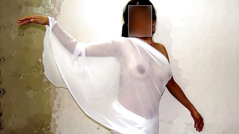Montrant Mes Seins Et Fesses En Sari Blanc Transparent #38047836