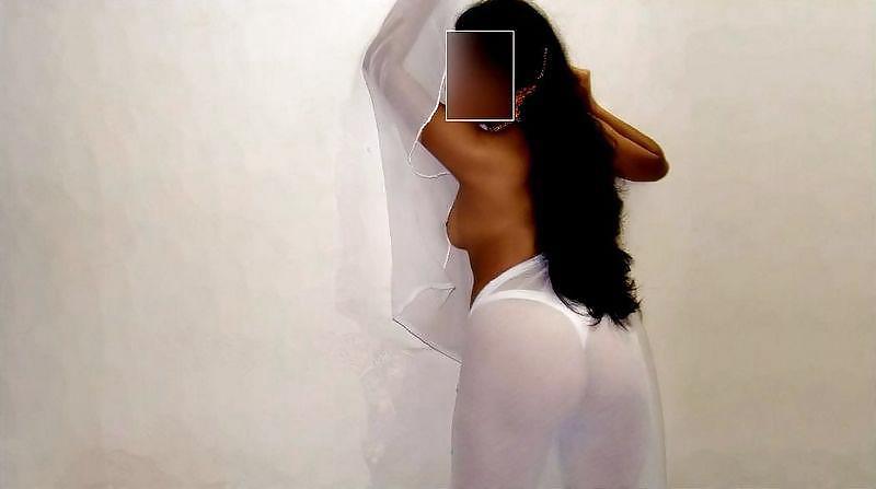 Montrant Mes Seins Et Fesses En Sari Blanc Transparent #38047839