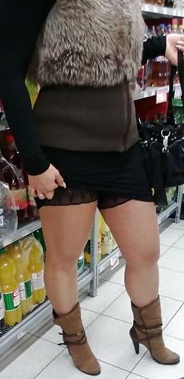 スーパーマーケットで売っているきれいなナイロン製の靴の中に入ってみました。
 #25457437