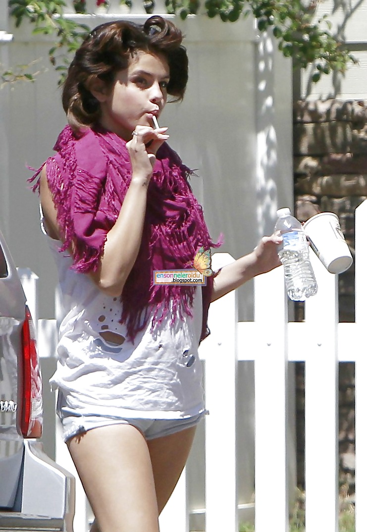 Selena Gomez - La Meilleure Salope Pour Une Pipe #27297332