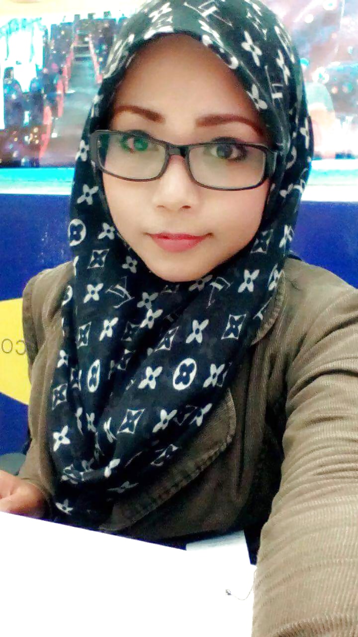 Gadis Melayu Bertudung #39868340
