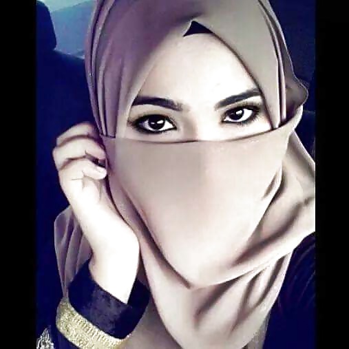 Gadis melayu bertudung
 #39868439