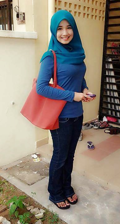 Gadis melayu bertudung
 #39868686