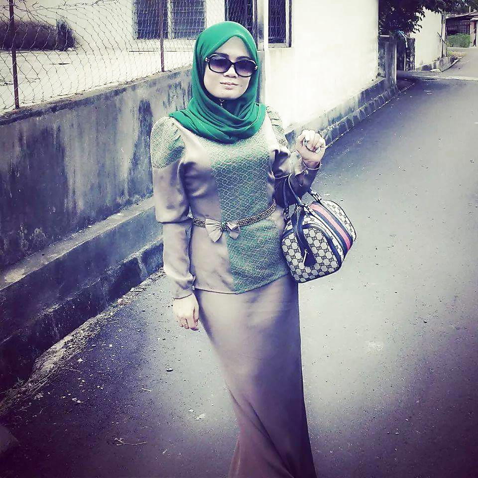 Gadis melayu bertudung
 #39868834