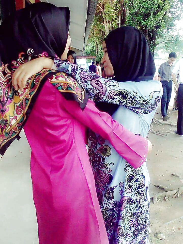 Gadis melayu bertudung
 #39868942