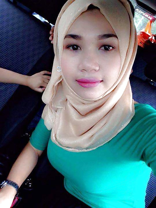 Gadis melayu bertudung
 #39868960