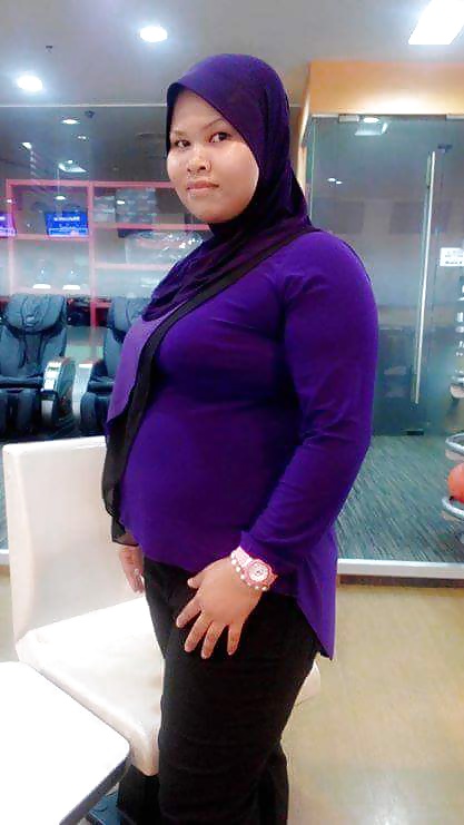 Gadis melayu bertudung
 #39869182