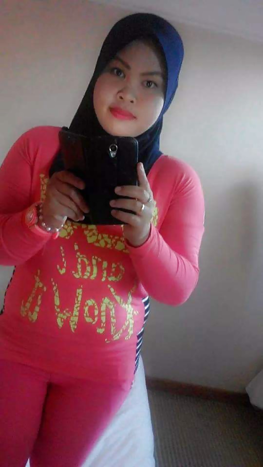 Gadis melayu bertudung
 #39869223