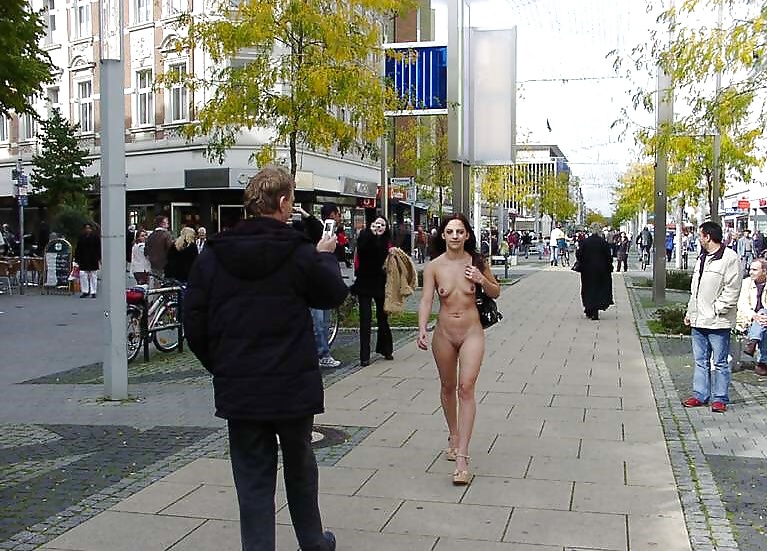 Stef desnuda en público
 #30391880