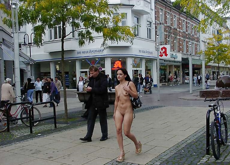 Stef desnuda en público
 #30391886