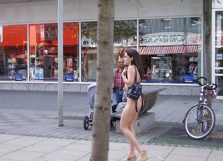 Stef desnuda en público
 #30391916