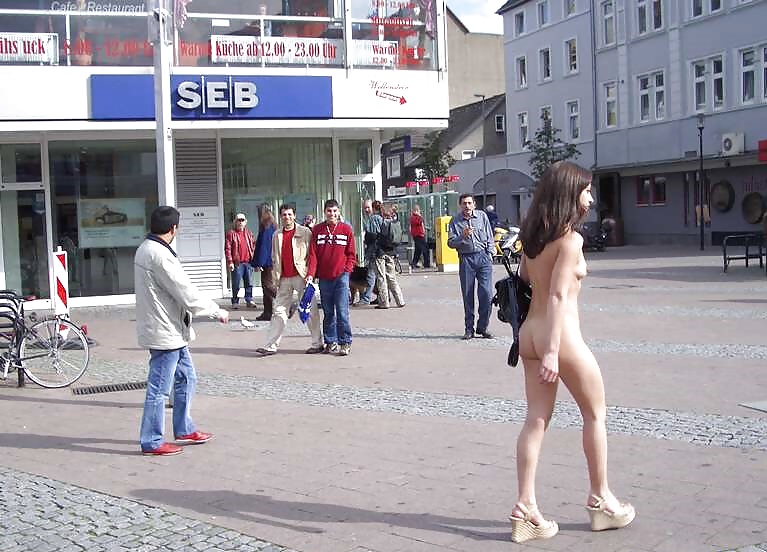 Stef desnuda en público
 #30391935