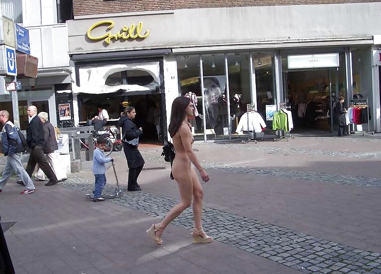 Stef desnuda en público
 #30391945