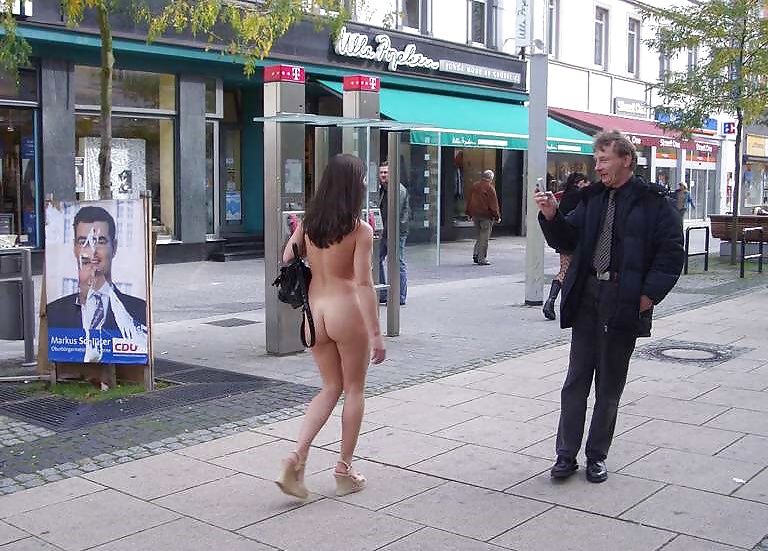 Stef desnuda en público
 #30391957