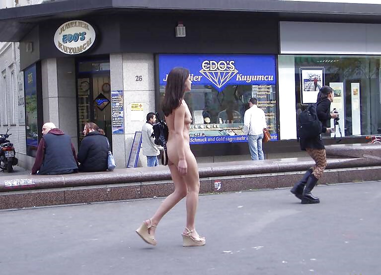 Stef desnuda en público
 #30391961