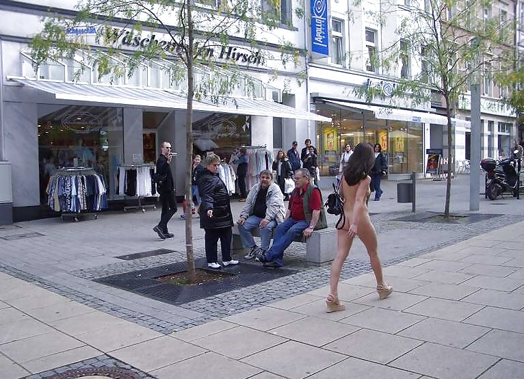 Stef desnuda en público
 #30391967