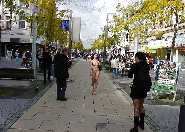 Stef desnuda en público
 #30392062