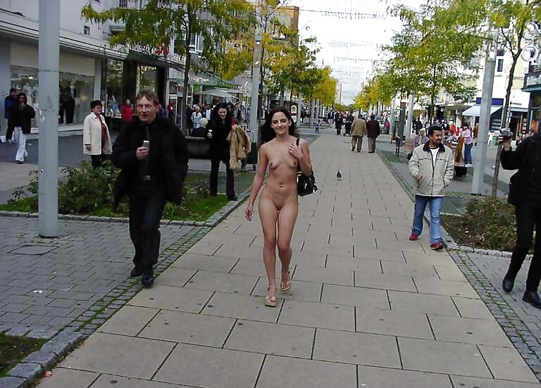 Stef desnuda en público
 #30392130