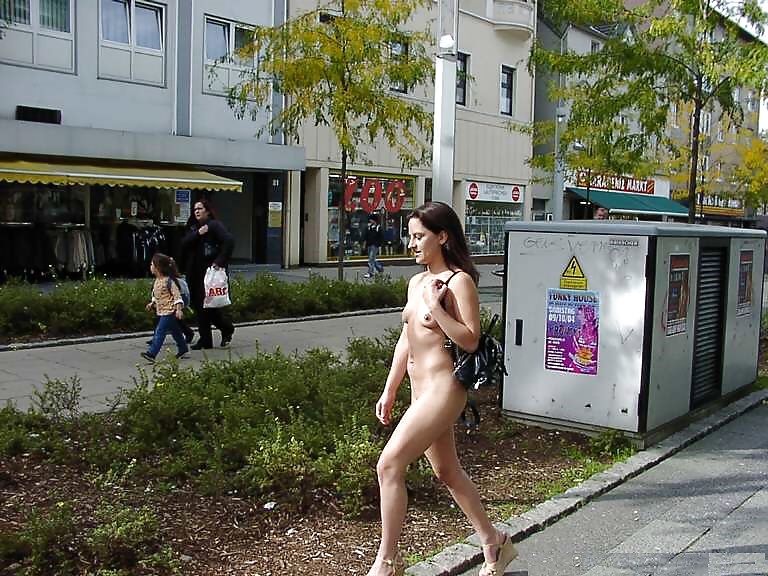 Stef desnuda en público
 #30392304