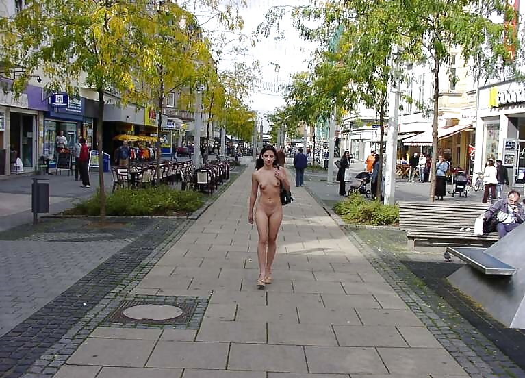Stef desnuda en público
 #30392397