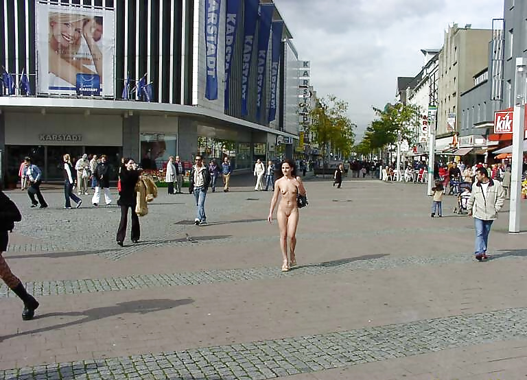 Stef desnuda en público
 #30392475