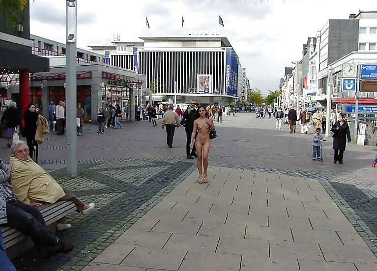 Stef desnuda en público
 #30392505