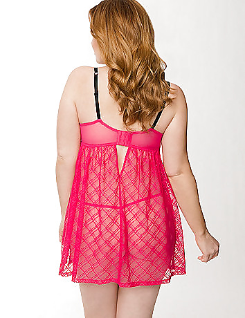 Modelle plus size in lingerie
 #24883676