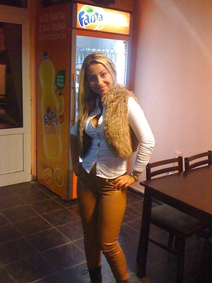 Fille Romanian: Andrea #35942145