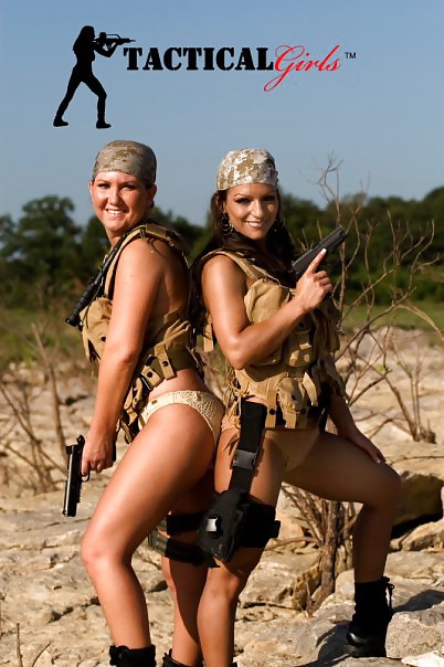 銃を持った女の子
 #40114645