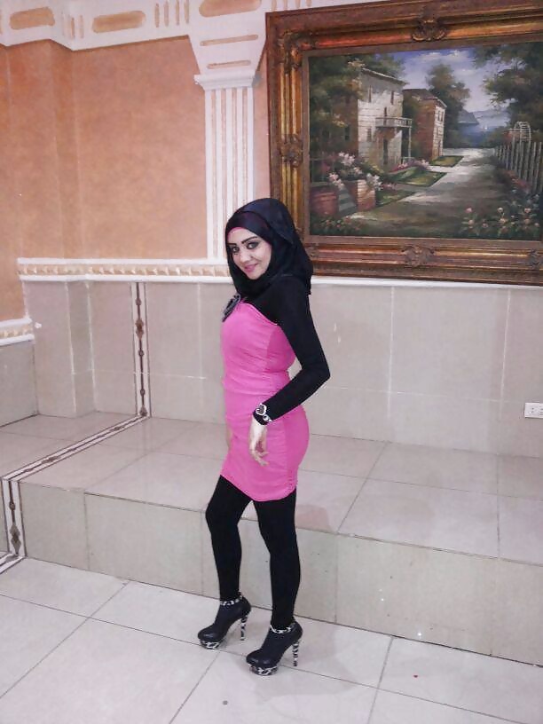 Hijabis in heels and leggings #38919618