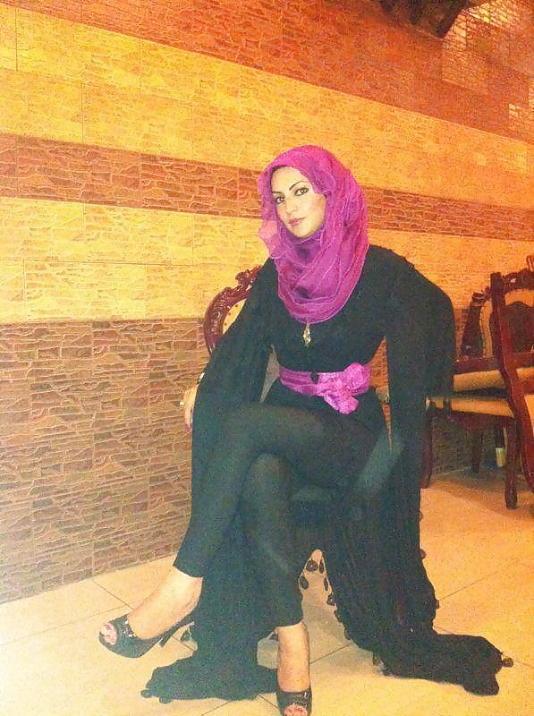 Hijabis in heels and leggings #38919641