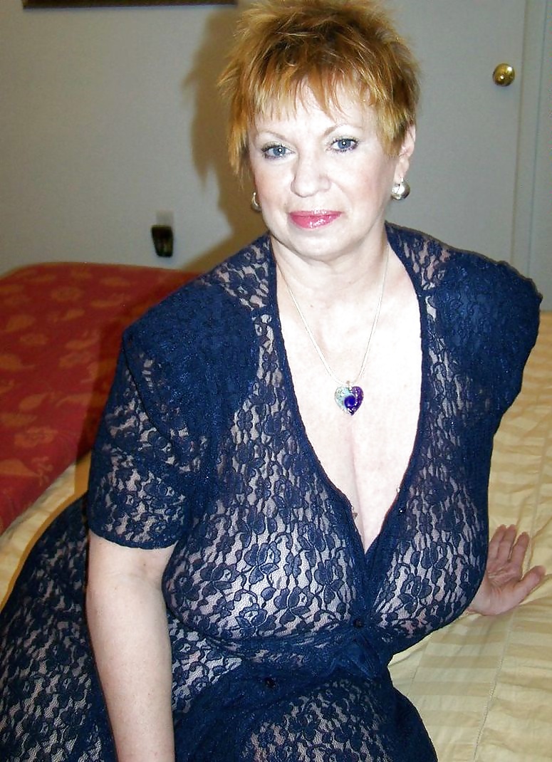 魅力的なおばあちゃん
 #28659198