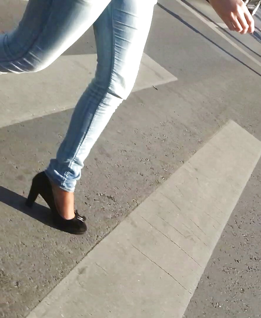 Spion Sexy Alt + Junge Füße Und Beine Rumänisch #31827496