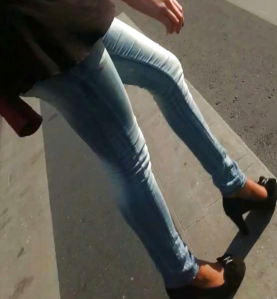 Spion Sexy Alt + Junge Füße Und Beine Rumänisch #31827499