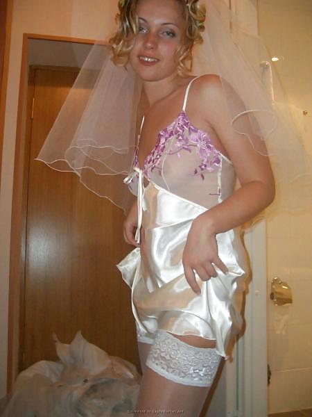 Sexy bionda giovane moglie tedesca amatoriale nel suo abito da sposa
 #23128604