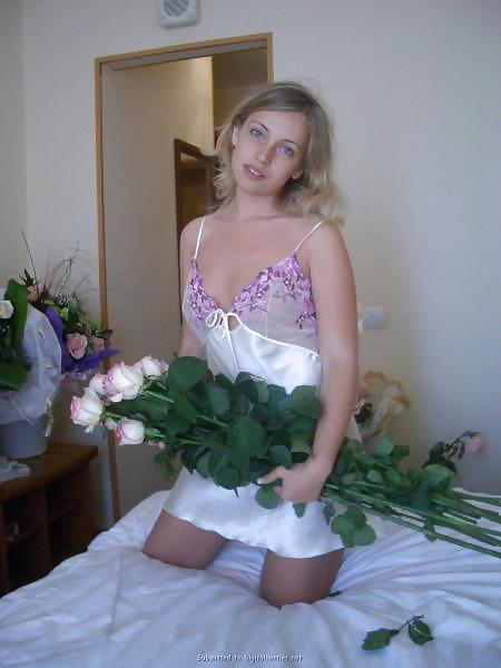 Sexy bionda giovane moglie tedesca amatoriale nel suo abito da sposa
 #23128640