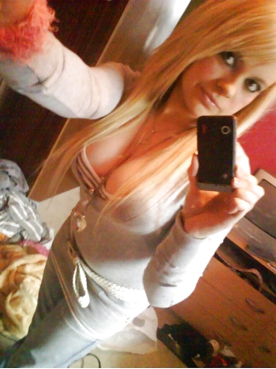 Selfies 3
 #27952174
