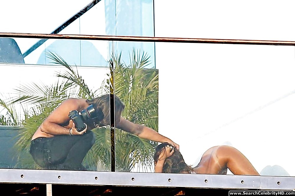 Rihanna bottomless culo nudo photoshoot in l.a
 #26033557