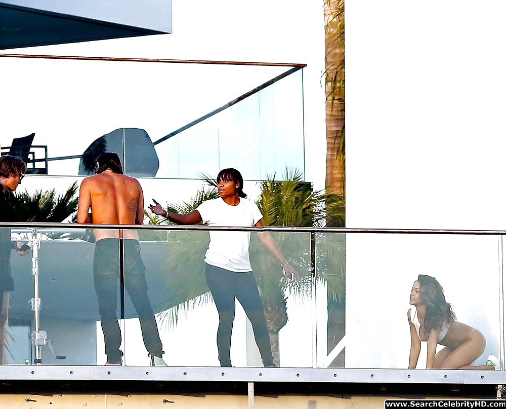 Rihanna bottomless culo nudo photoshoot in l.a
 #26033584