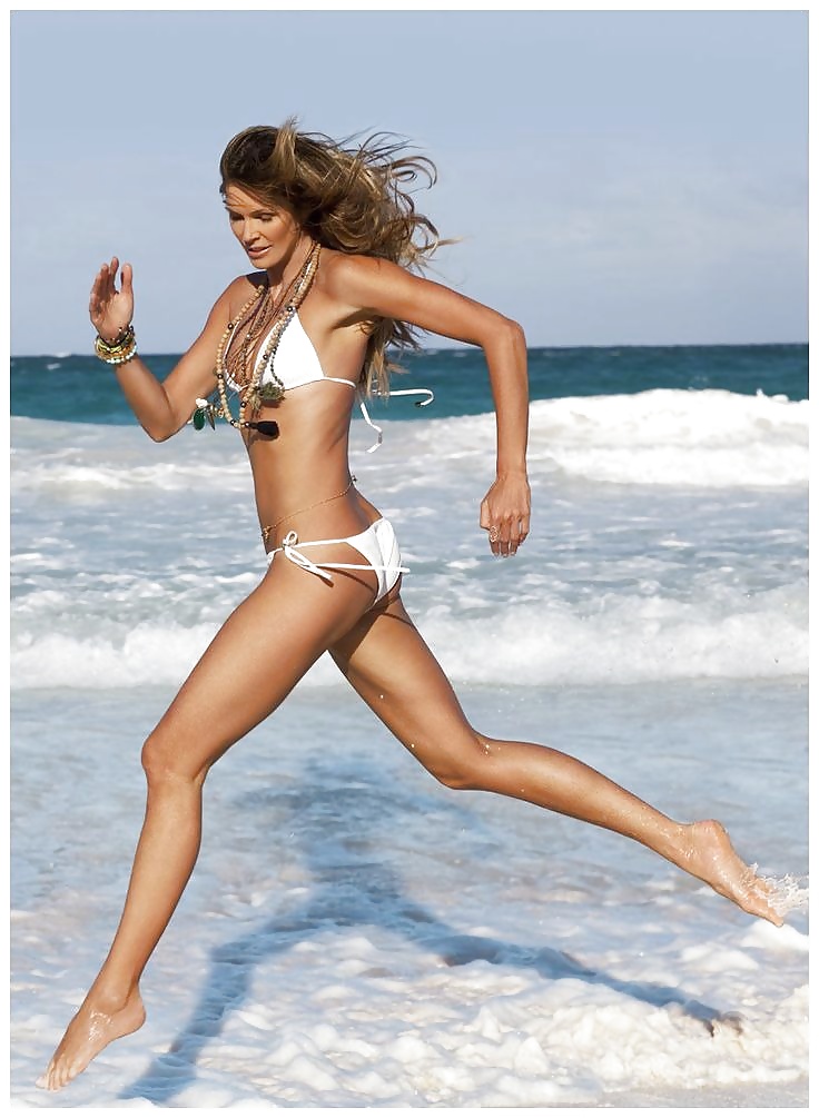 Foot - goddess #24 : elle mcpherson
 #30747206