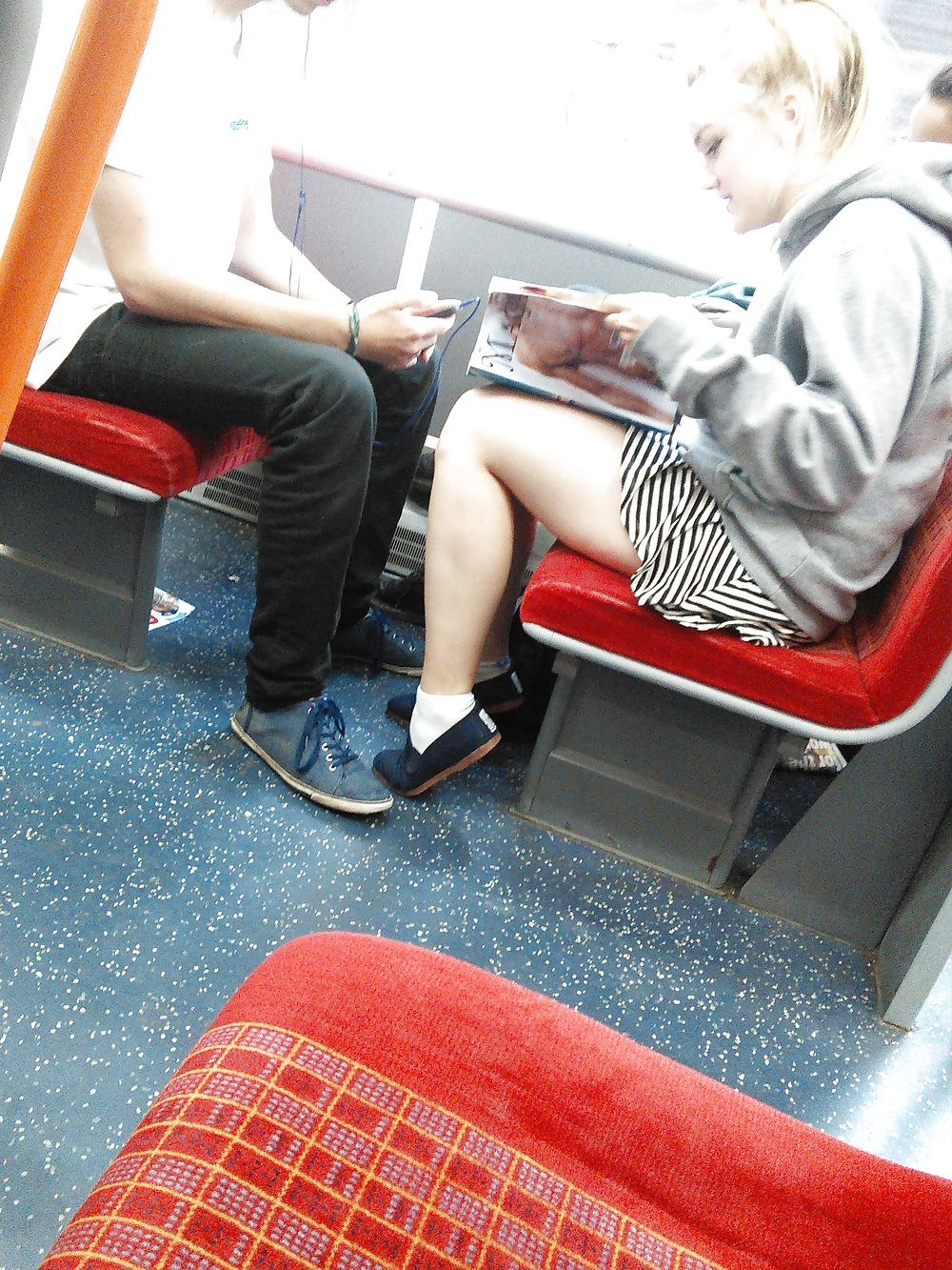 Les Candids De Londonperv 2014 - Juin Vol 3 (Train Perving) #29328294