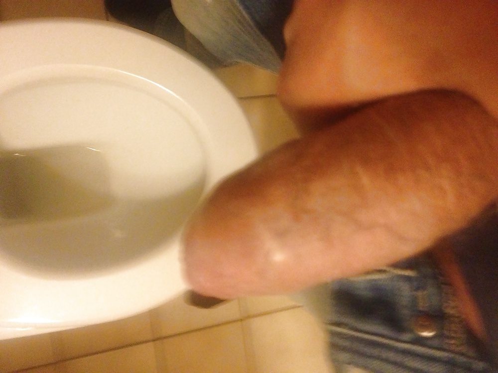 Handjob in Toilette 1 #28354420