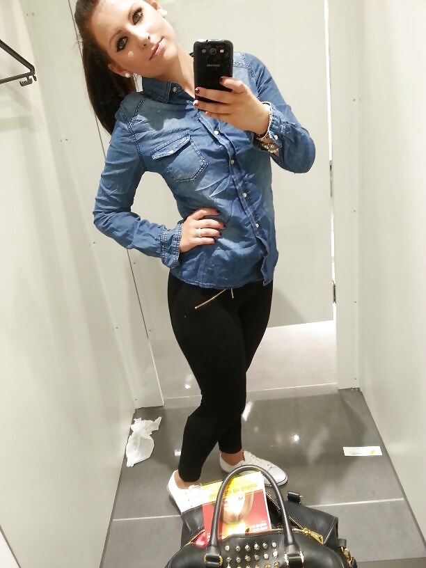 Selfshots2
 #26412239