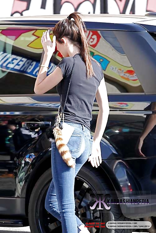 Kendall jenner
 #37009798